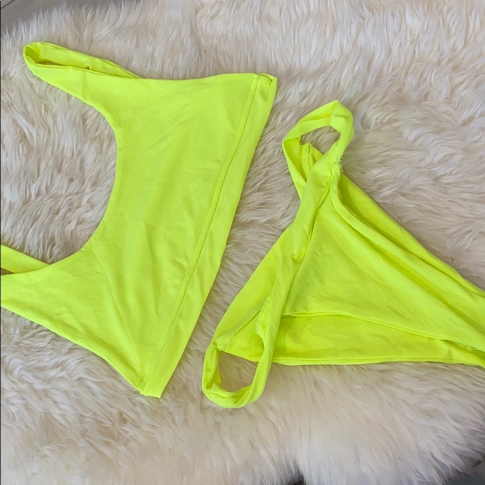 Superdown Med top bikini small bottom